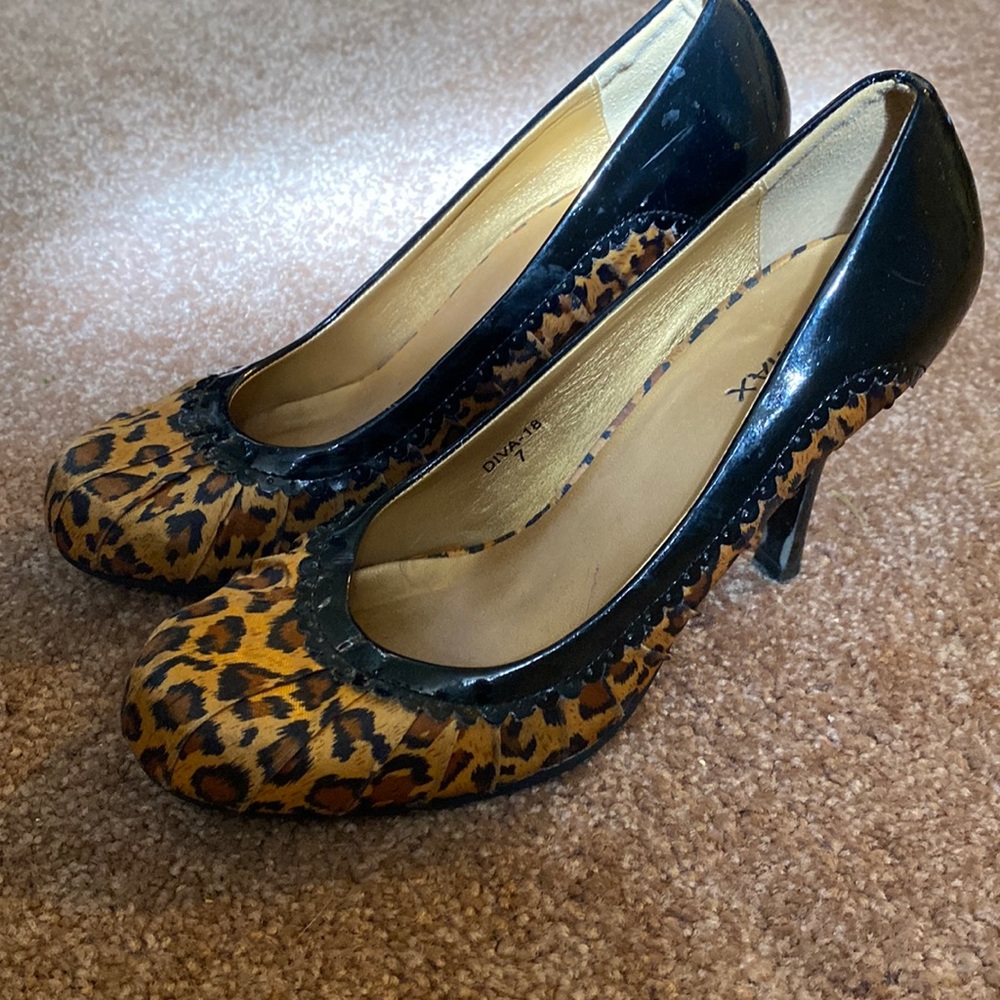 Go Max leopard cheetah cat print and black patent heels
